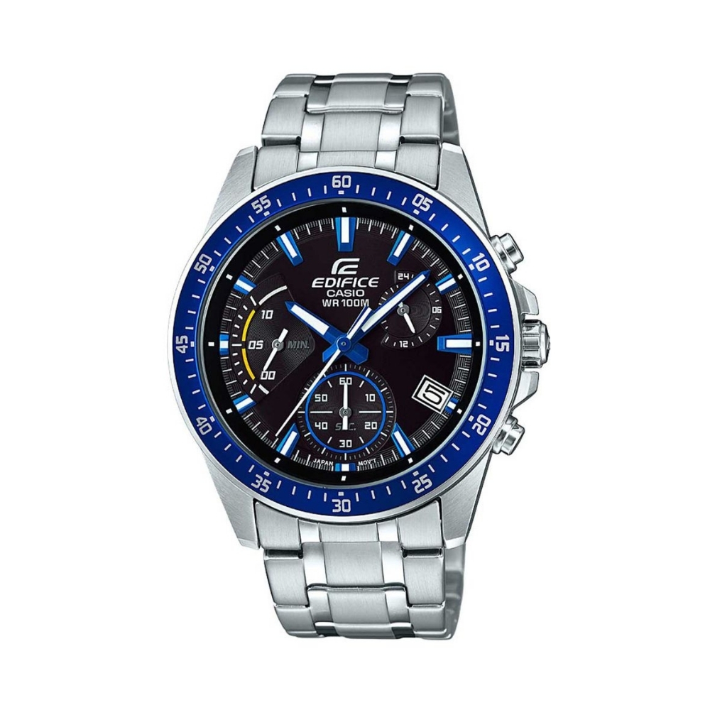 Muški sat brenda Casio iz Edifice kolekcije sporstsko elegantnog dizajna. Karakteriše ga kvalitetna čelična narukvica sa crnim brojčanikom na kojem se ističu detalji u plavoj boji. Nosiv je u svim prilikama