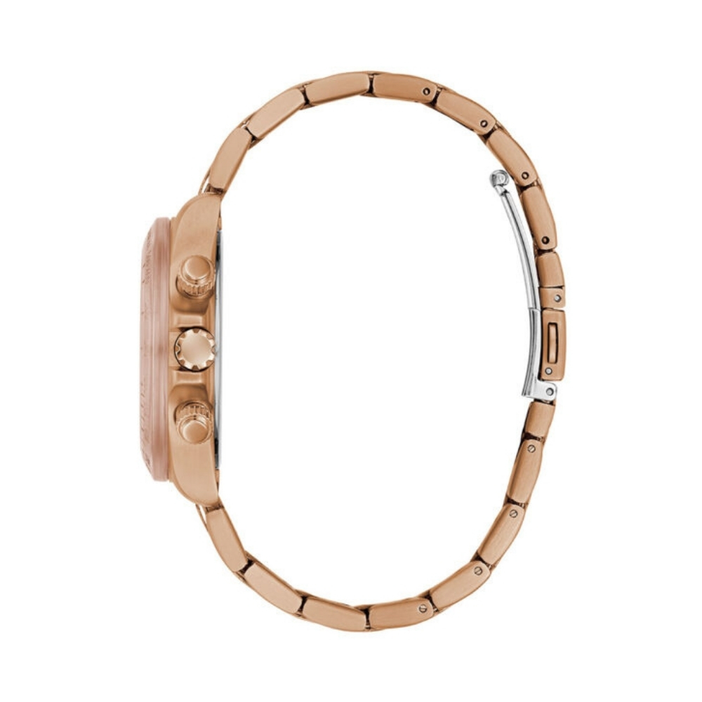 brenda Guess sa kućištem i narukvicom u rose gold boji. U sportsko elegantnom stilu