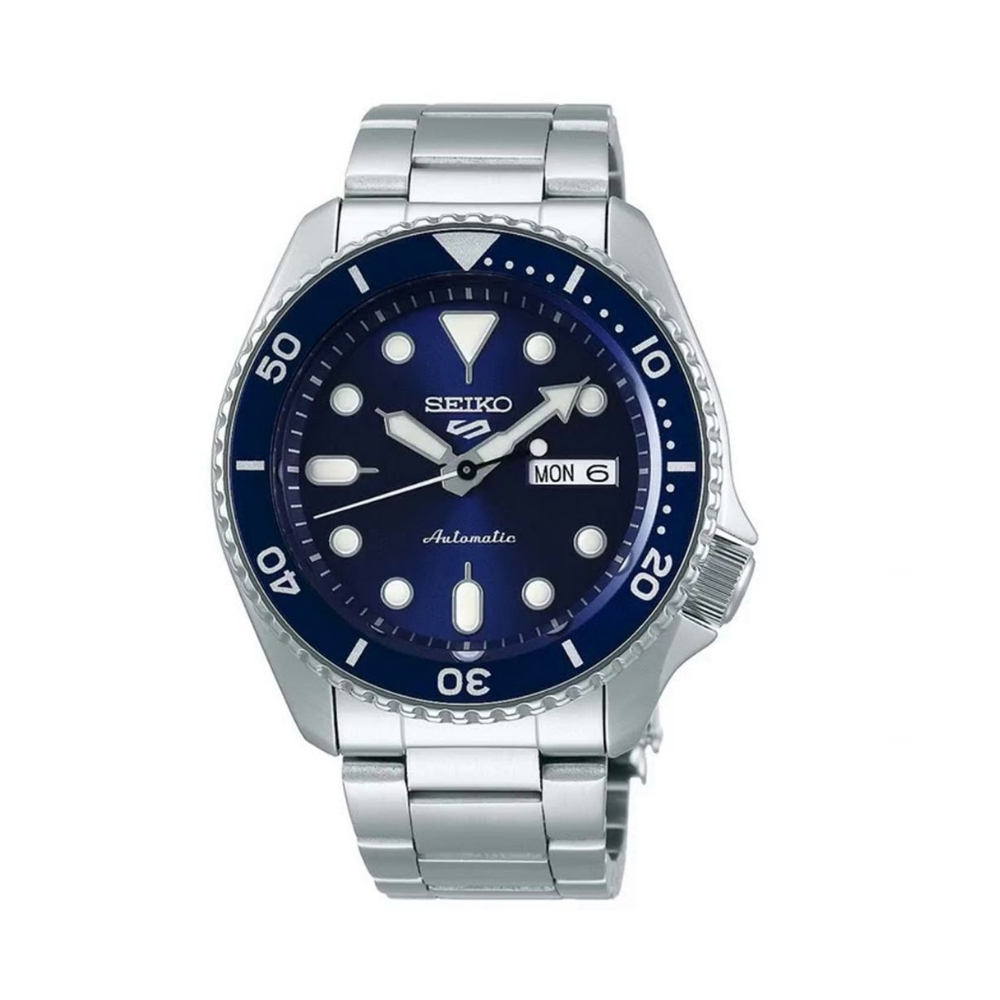 Elegantni Seiko "diver" stil sa prepoznatljivim plavim brojčanikom i automatskim mehanizmom.